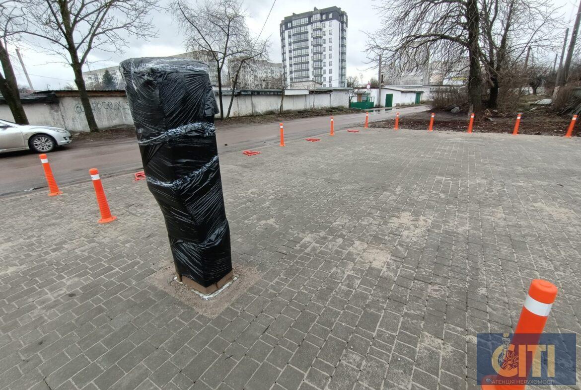 Автомайданчик (паркувальний простір) - 1 200 m² + офіс 15-45 m²