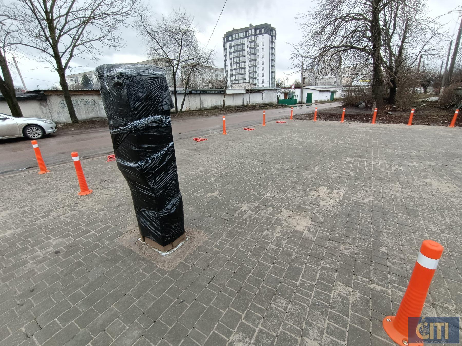 Автоплощадка (парковочное пространство) – 1 200 m² + офис 15-45 m² Автомайданчик (паркувальний простір) - 1 200 m² + офіс 15-45 m²