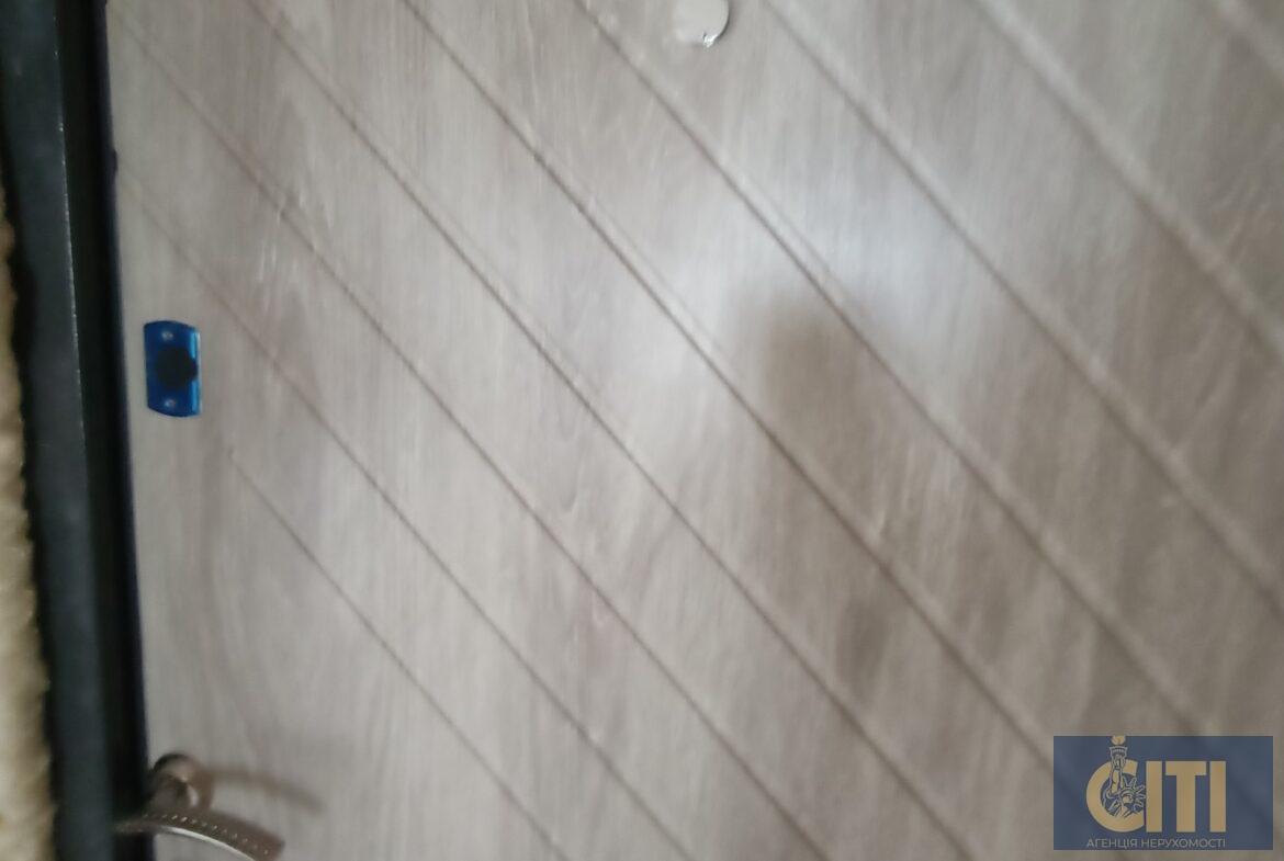 Автомайданчик (паркувальний простір) - 1 200 m² + офіс 15-45 m²