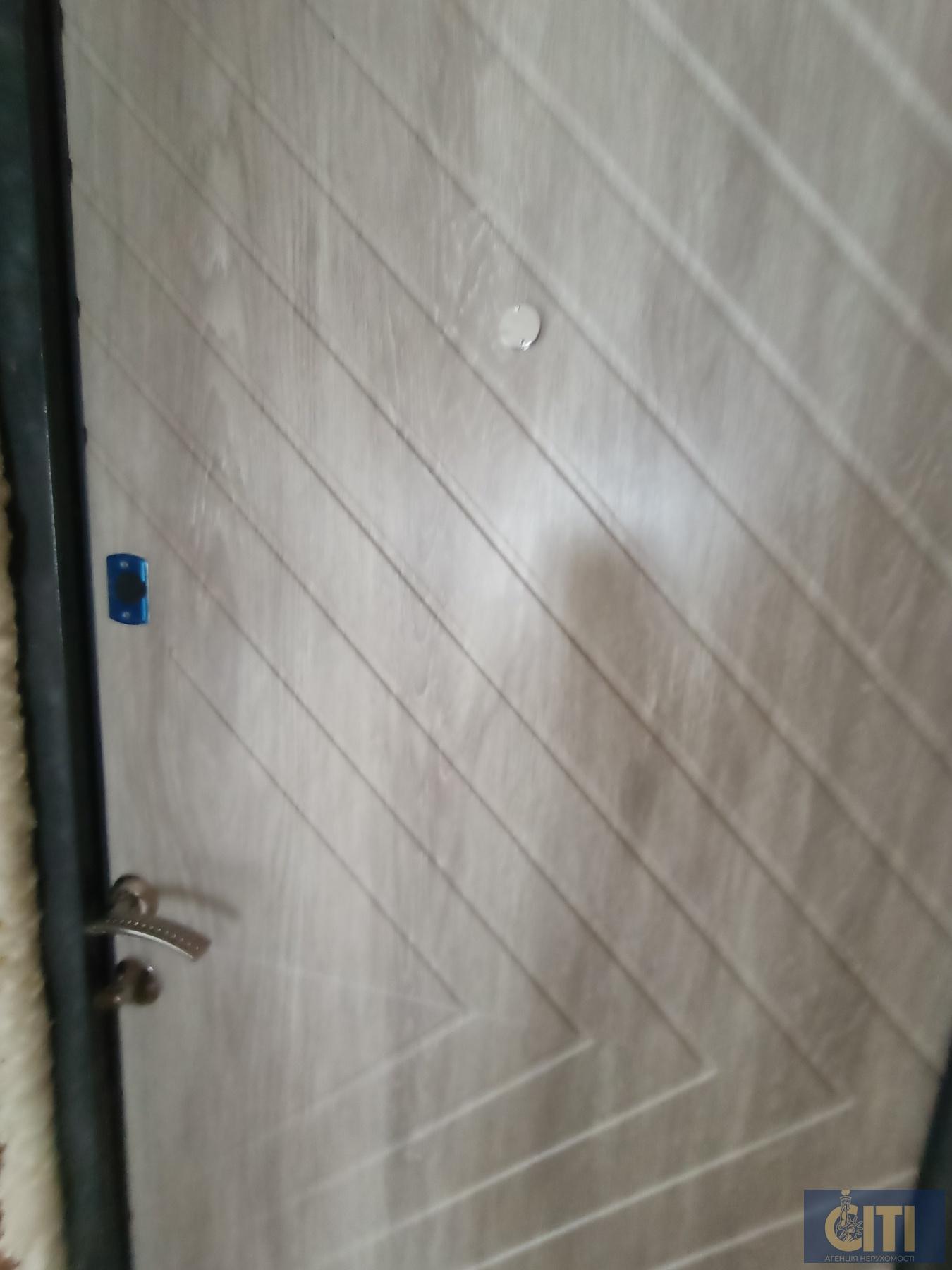 Автоплощадка (парковочное пространство) – 1 200 m² + офис 15-45 m² Автомайданчик (паркувальний простір) - 1 200 m² + офіс 15-45 m²