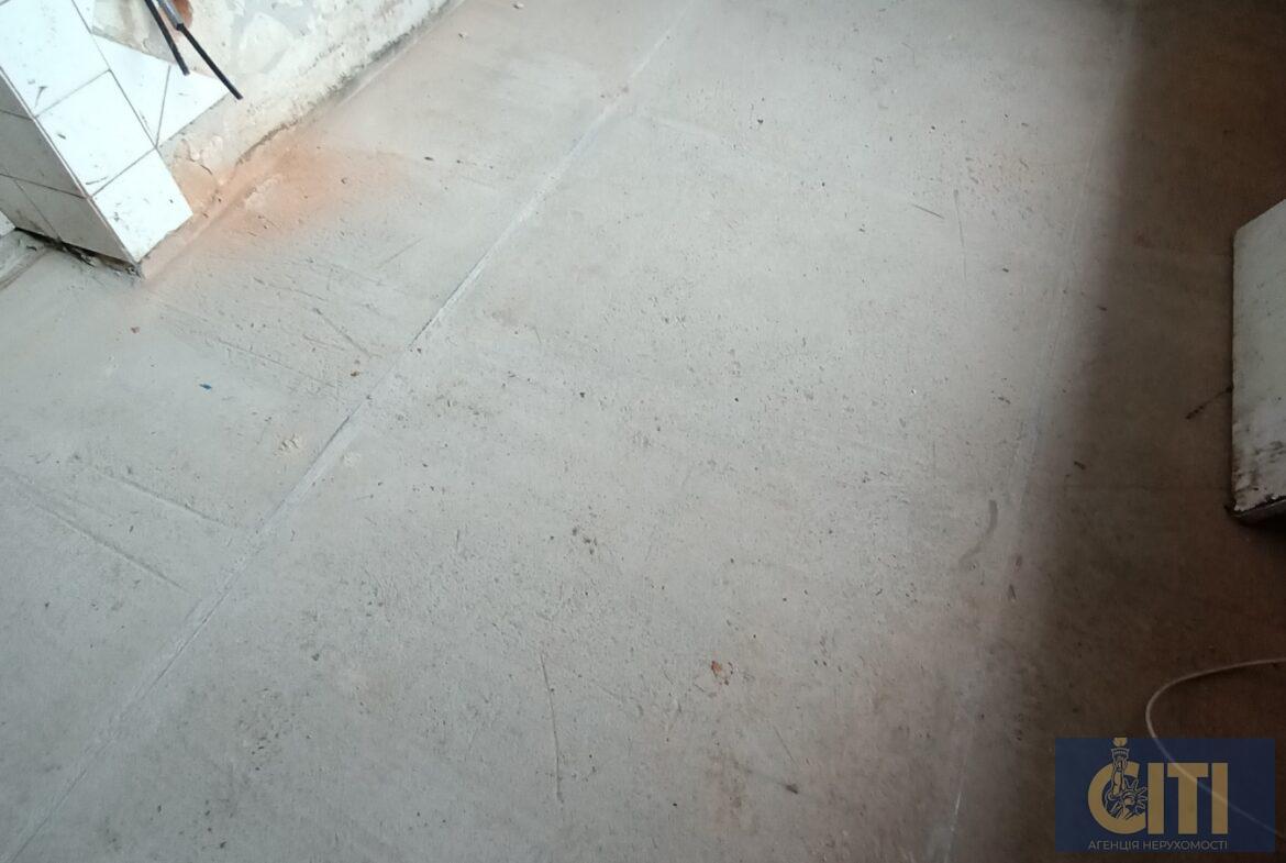 Автомайданчик (паркувальний простір) - 1 200 m² + офіс 15-45 m²