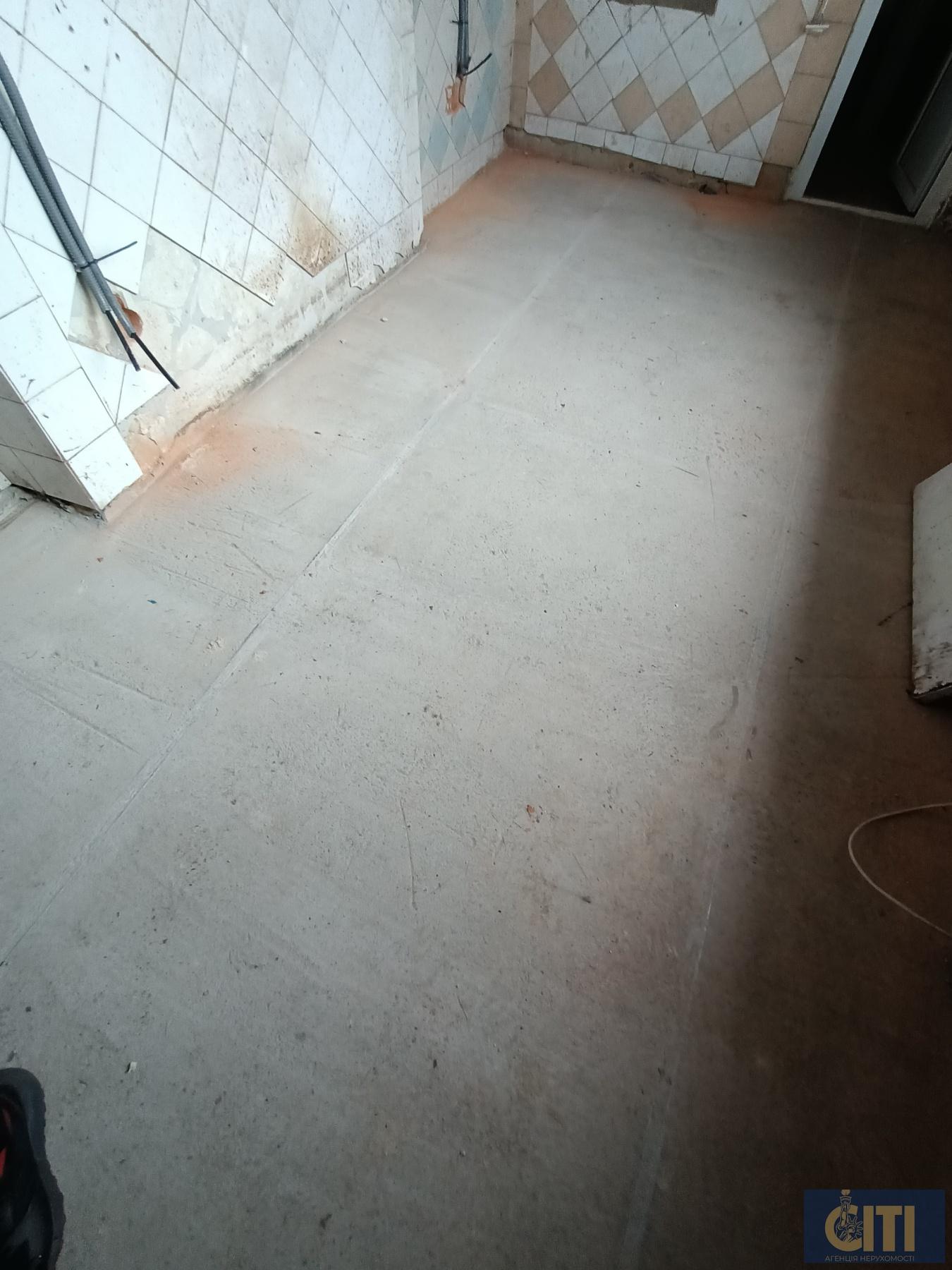 Автоплощадка (парковочное пространство) – 1 200 m² + офис 15-45 m² Автомайданчик (паркувальний простір) - 1 200 m² + офіс 15-45 m²