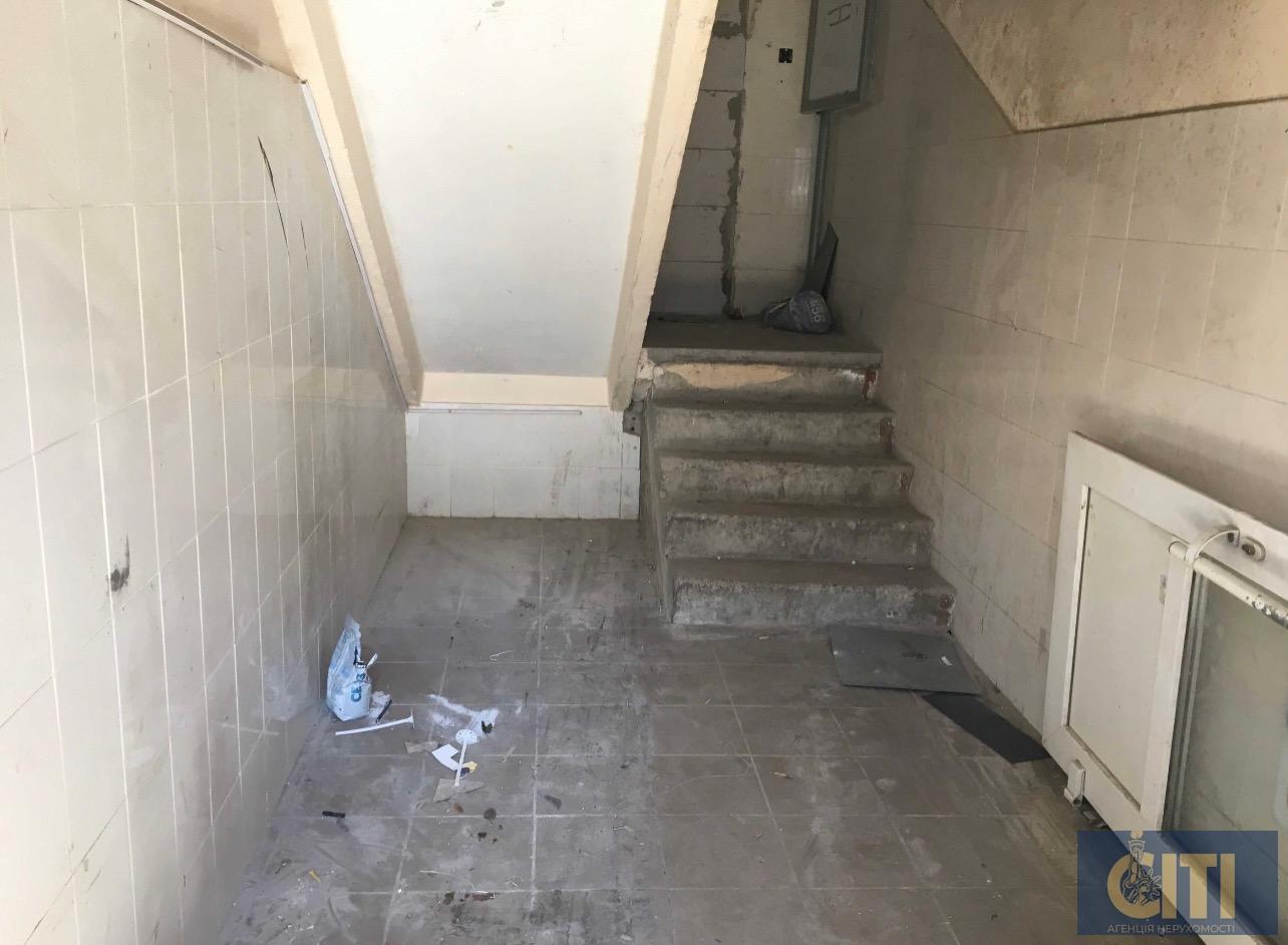 Помещения с отдельным входом (второй этаж) 135,7 кв.м. Приміщення з окремим входом (другий поверх) 135,7 кв.м.