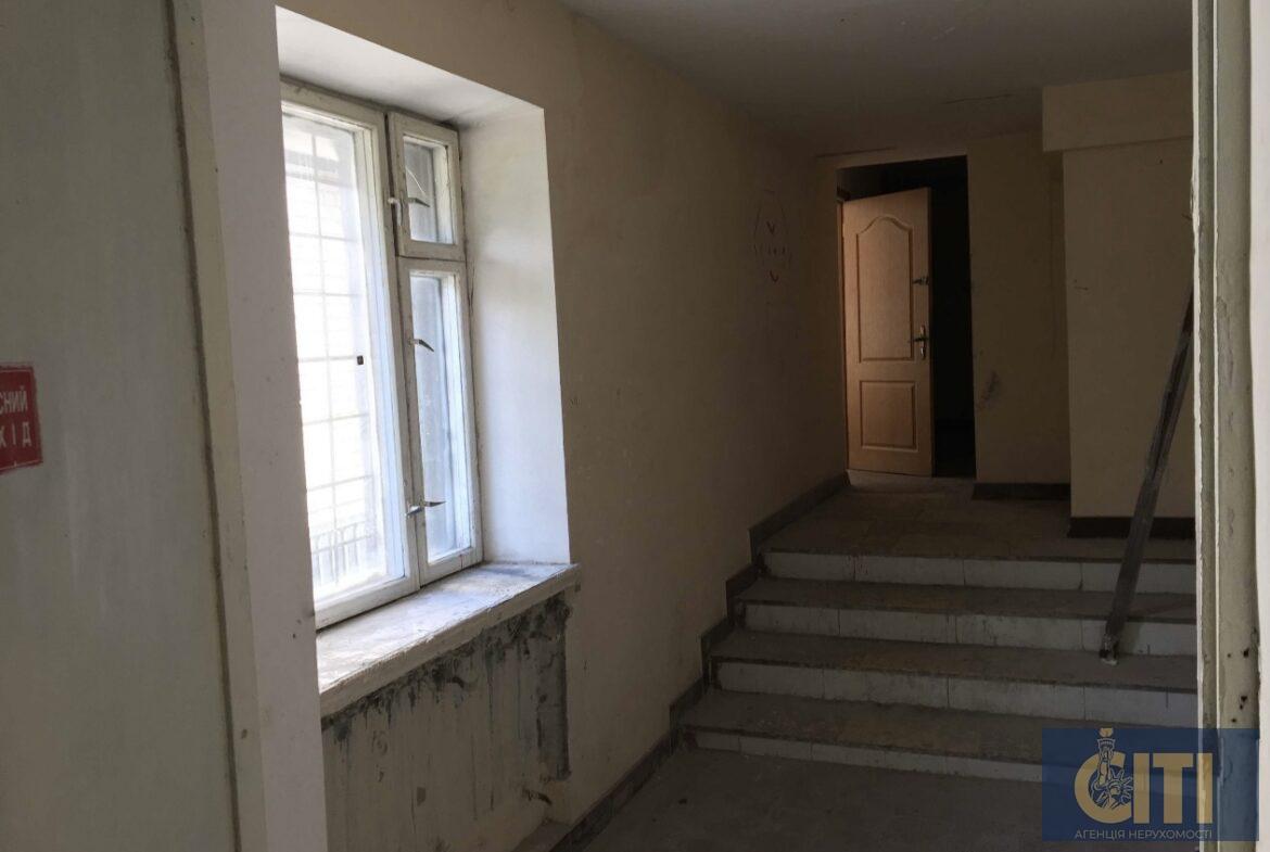 Приміщення з окремим входом (другий поверх) 135,7 кв.м.