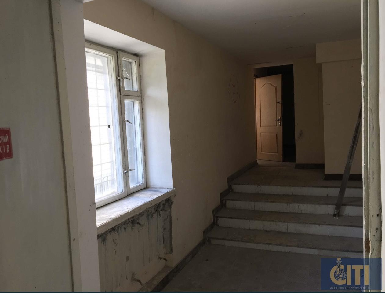 Приміщення з окремим входом (другий поверх) 135,7 кв.м.