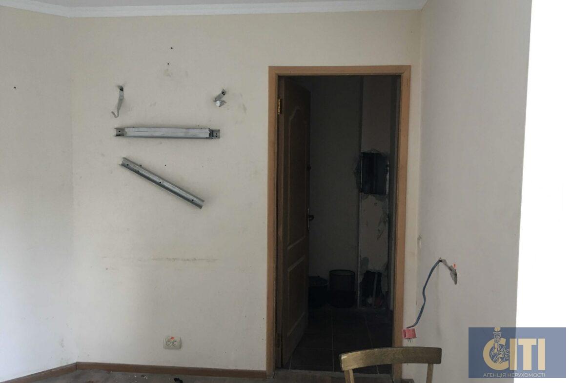 Приміщення з окремим входом (другий поверх) 135,7 кв.м.