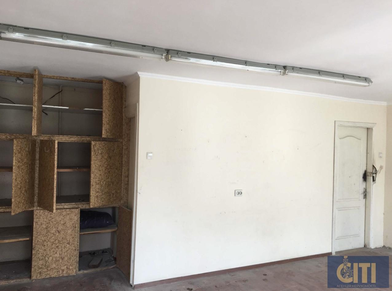 Помещения с отдельным входом (второй этаж) 135,7 кв.м. Приміщення з окремим входом (другий поверх) 135,7 кв.м.