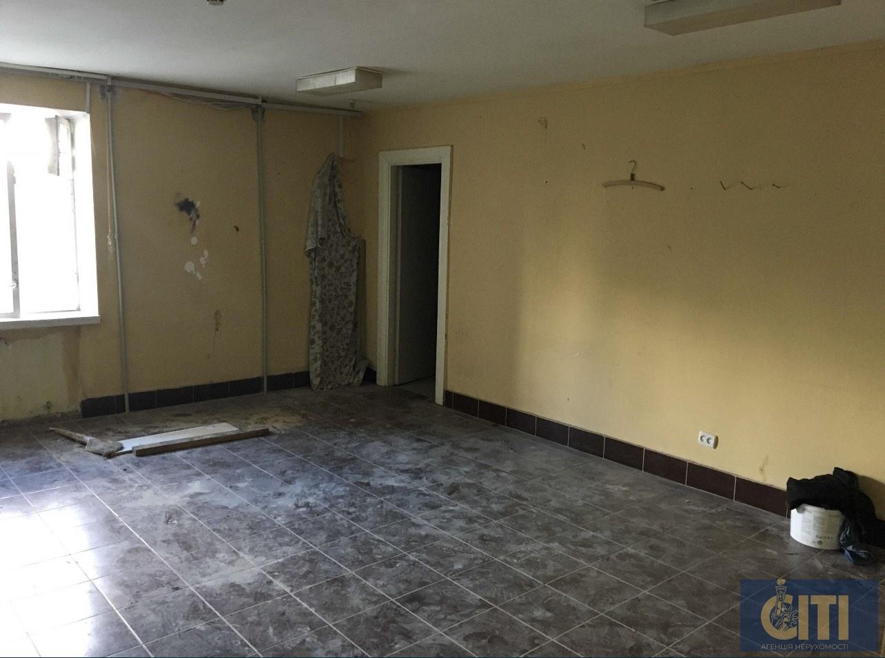 Помещения с отдельным входом (второй этаж) 135,7 кв.м. Приміщення з окремим входом (другий поверх) 135,7 кв.м.