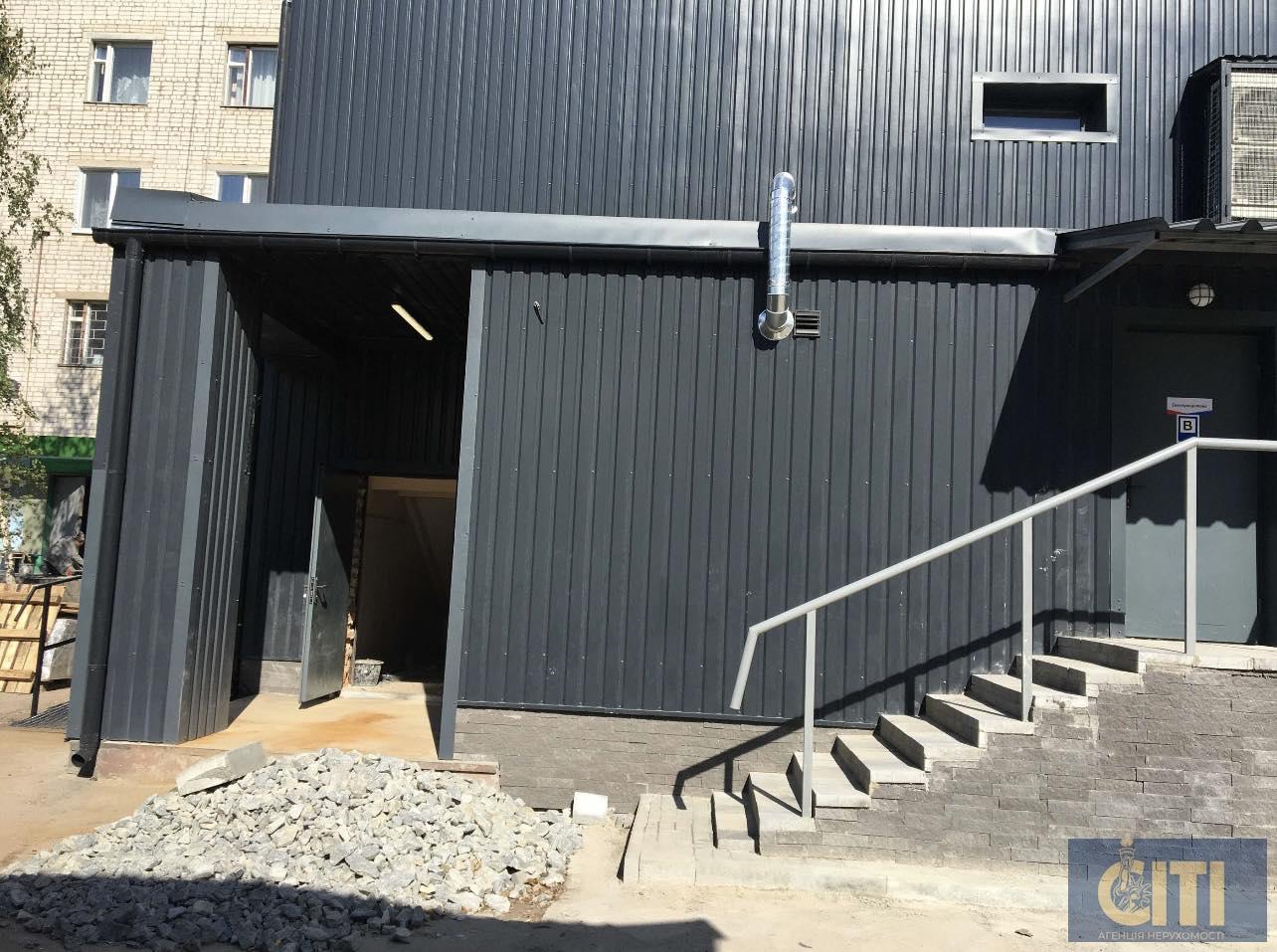 Приміщення з окремим входом (другий поверх) 135,7 кв.м.