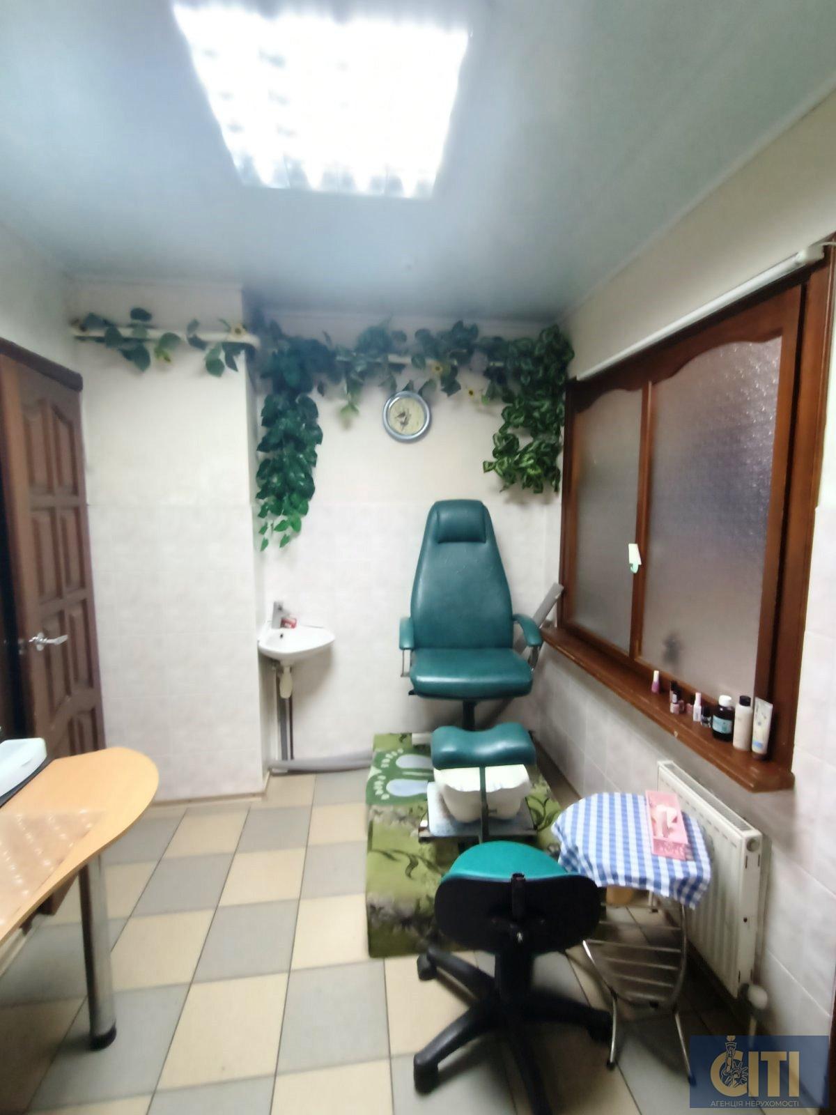 Здам в оренду салон краси в центральній частині міста по вул. Східна, 120 м²