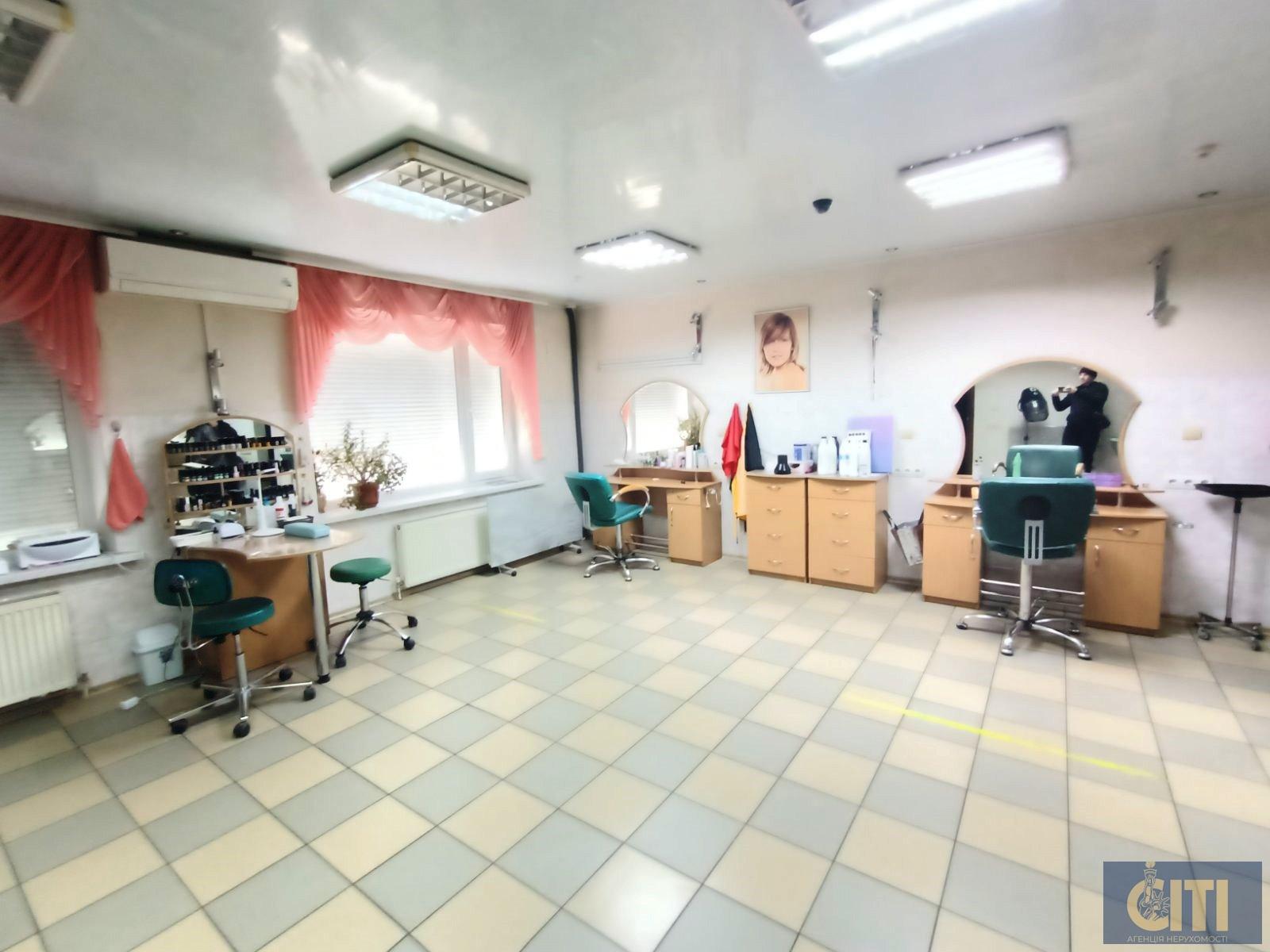 Здам в оренду салон краси в центральній частині міста по вул. Східна, 120 м²