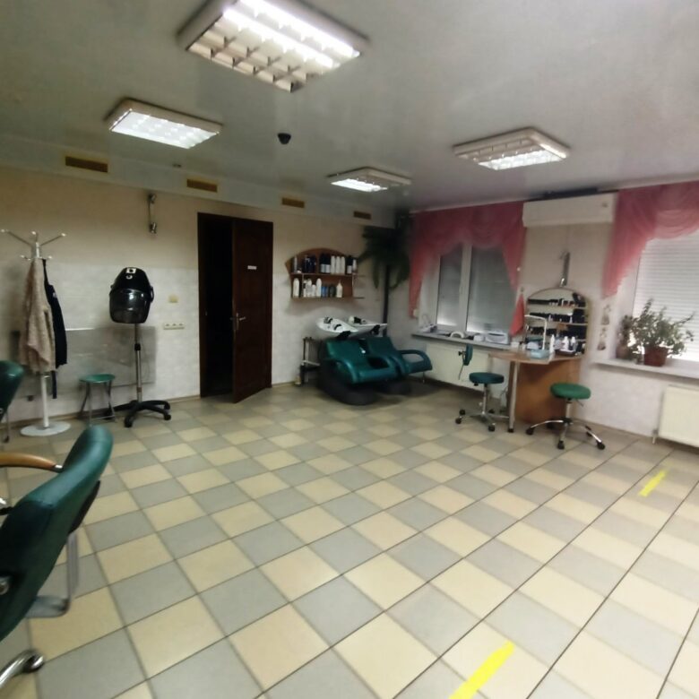 Здам в оренду салон краси в центральній частині міста по вул. Східна, 120 м²