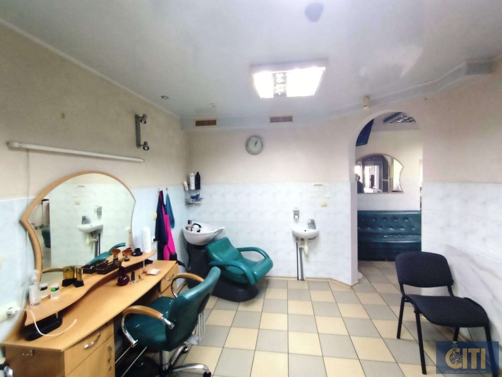 Здам в оренду салон краси в центральній частині міста по вул. Східна, 120 м²
