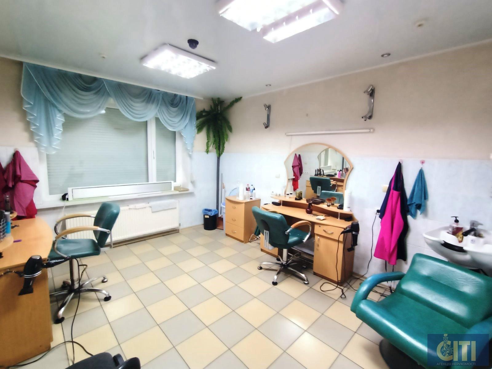 Здам в оренду салон краси в центральній частині міста по вул. Східна, 120 м²