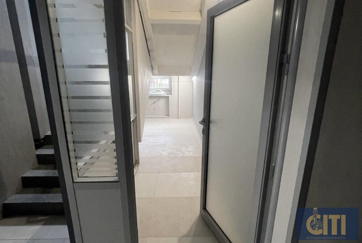 Здається приміщення, поруч із ЦУМом, по вул. Київській - 14 кв. м.