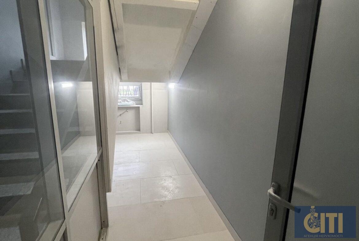 Здається приміщення, поруч із ЦУМом, по вул. Київській - 14 кв. м.