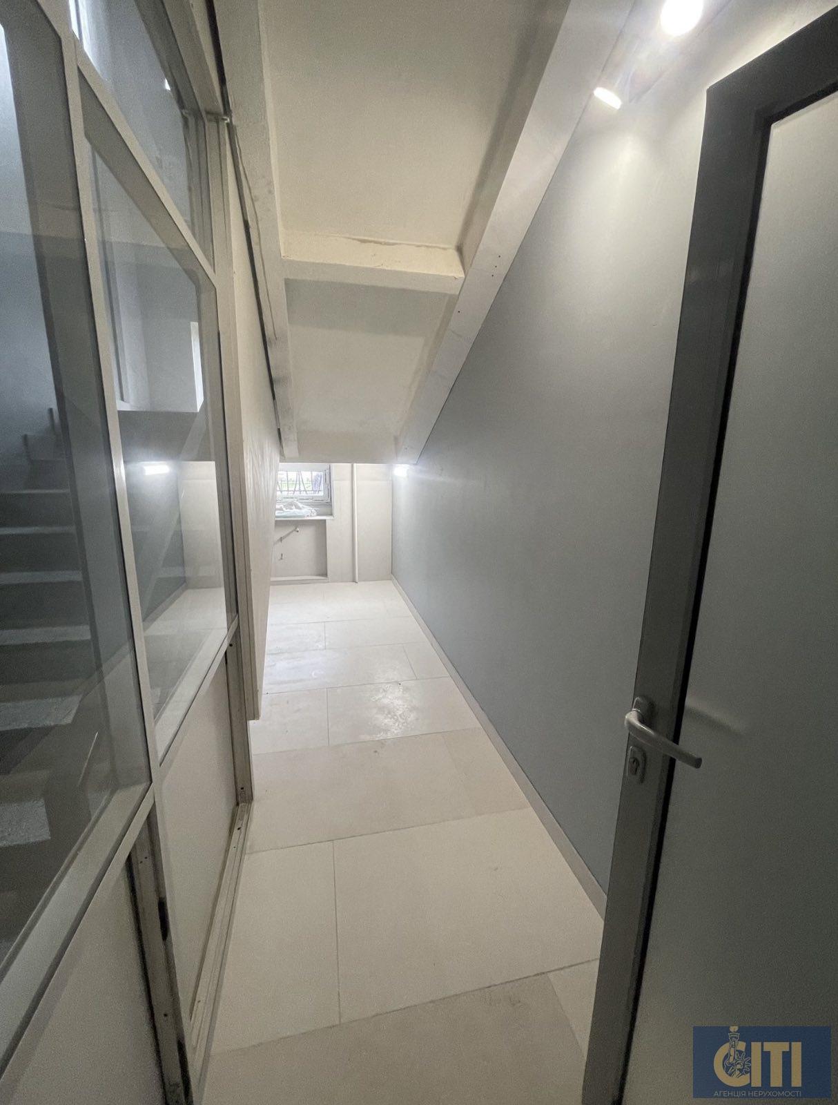 Сдается помещение, рядом с ЦУМом, по ул. Киевской – 14 кв. м. Здається приміщення, поруч із ЦУМом, по вул. Київській - 14 кв. м.