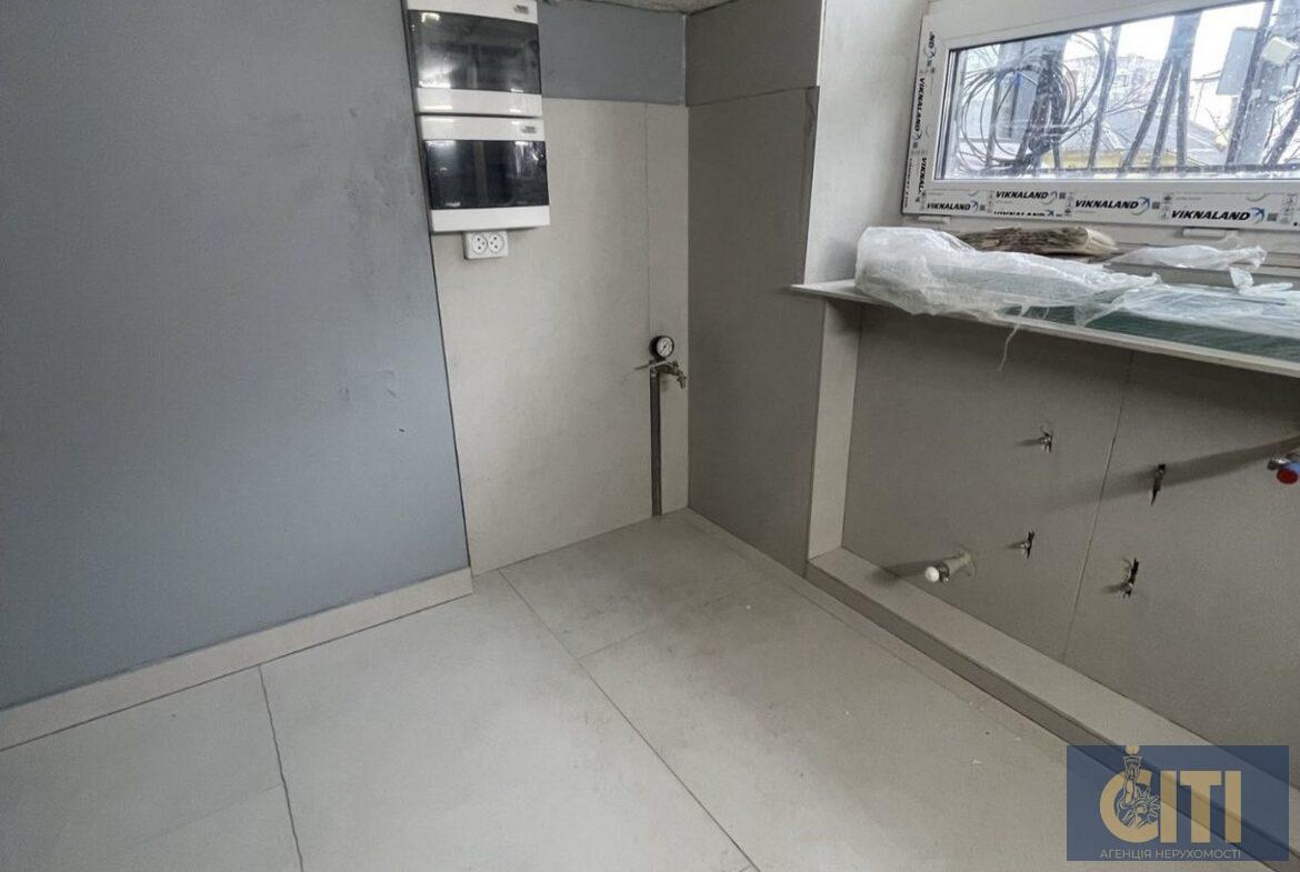 Здається приміщення, поруч із ЦУМом, по вул. Київській - 14 кв. м.