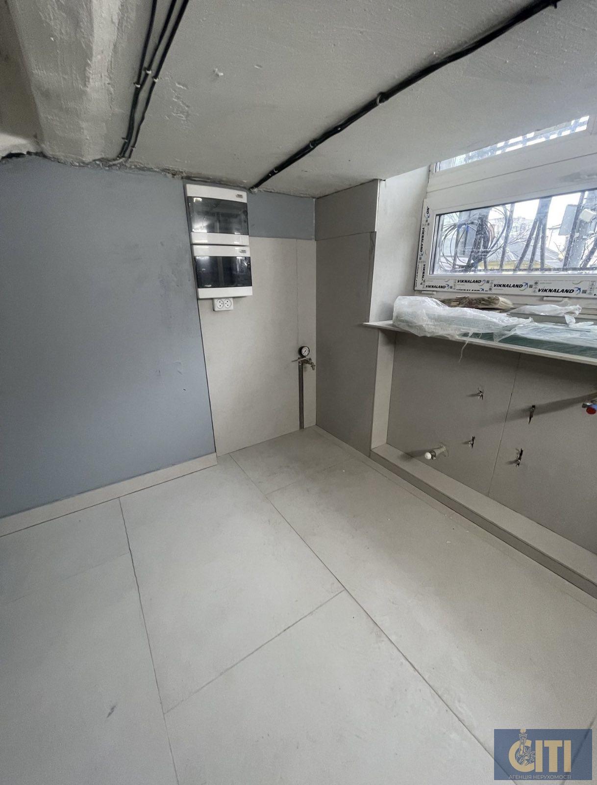 Сдается помещение, рядом с ЦУМом, по ул. Киевской – 14 кв. м. Здається приміщення, поруч із ЦУМом, по вул. Київській - 14 кв. м.