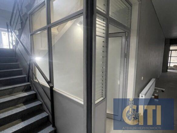 Здається приміщення, поруч із ЦУМом, по вул. Київській - 14 кв. м.