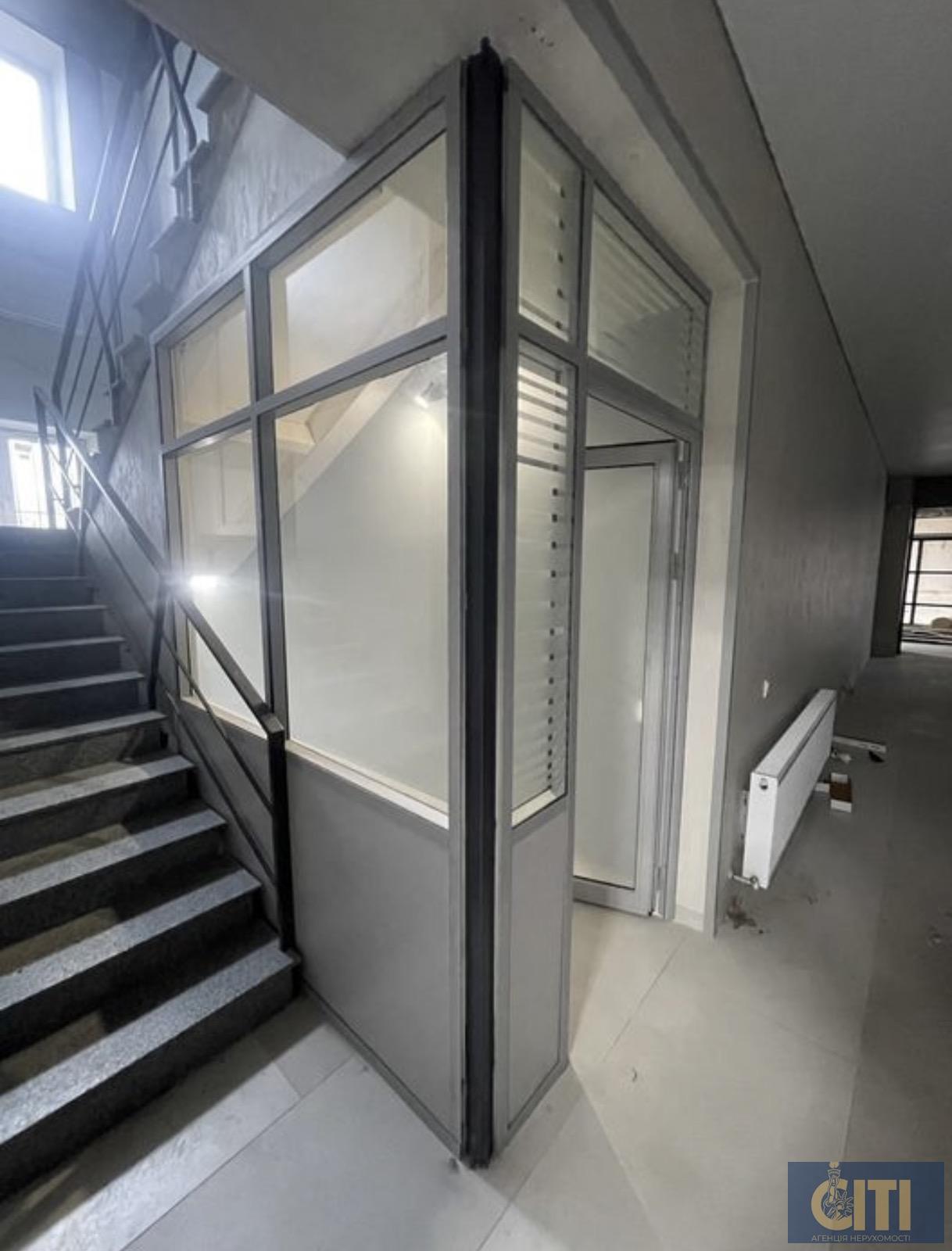 Здається приміщення, поруч із ЦУМом, по вул. Київській - 14 кв. м.