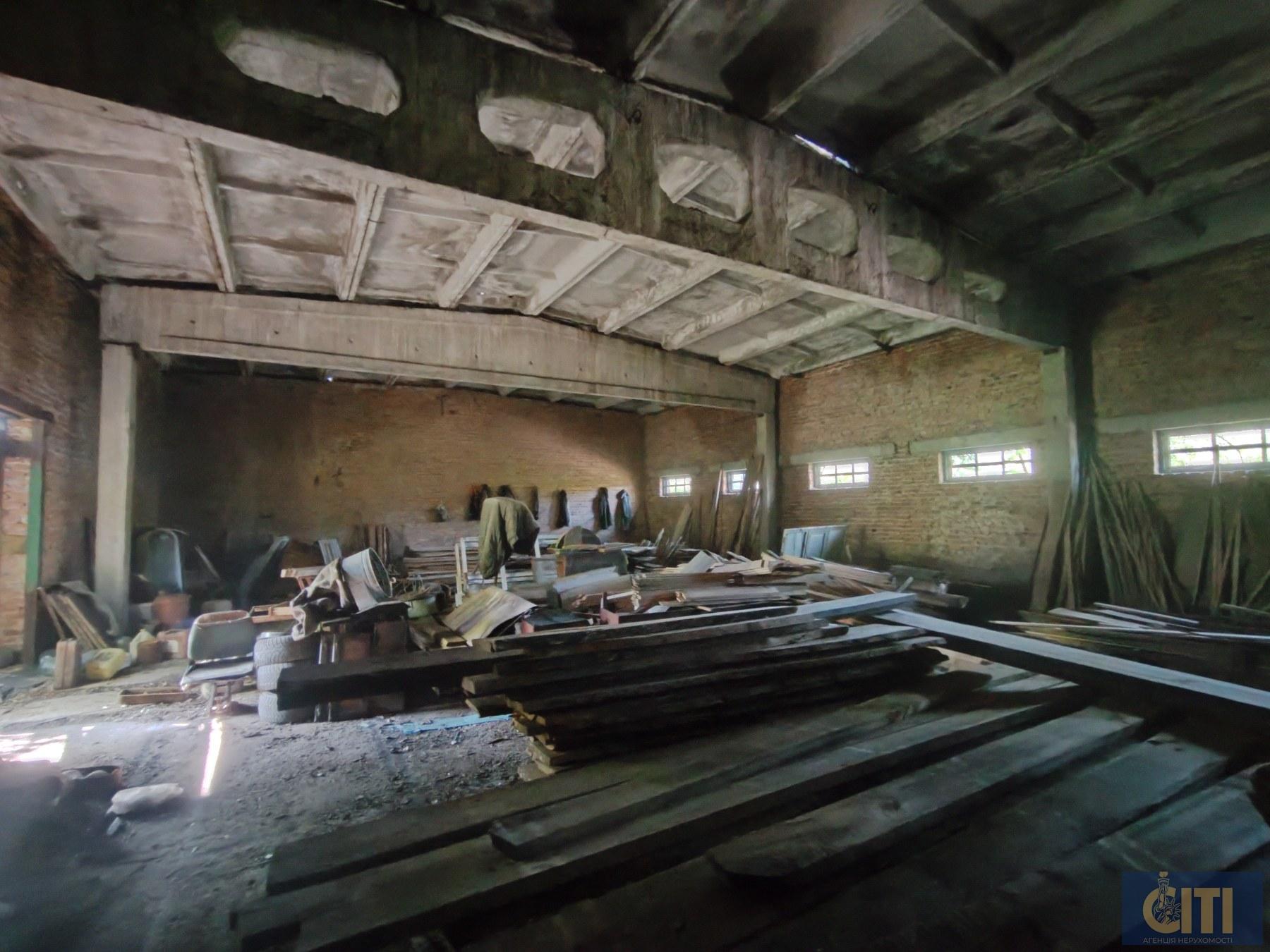 Продаж складських приміщень з рампою в Коростені, 425 кв.м.