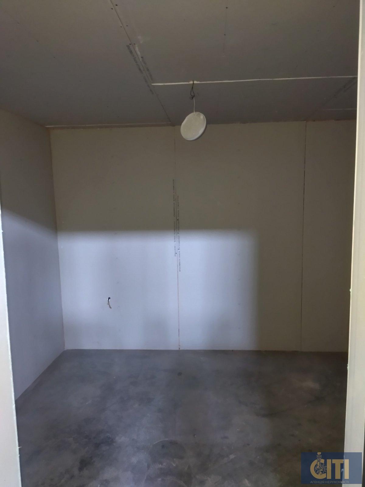 Складское помещение, 1 150 кв.м. Складське приміщення, 1 150 кв.м.