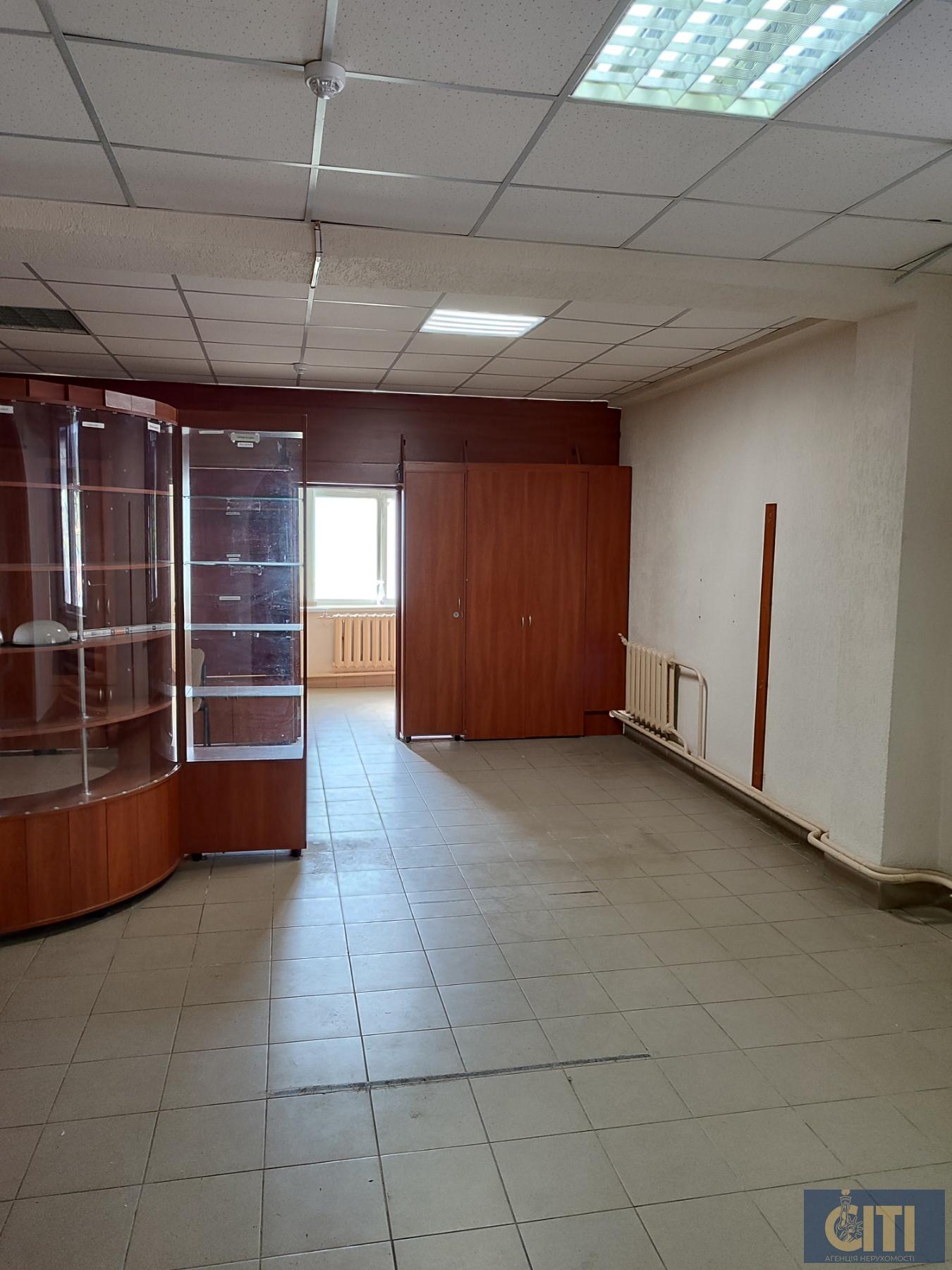 Оренда магазину площею 88 кв. м у районі Мальованка.