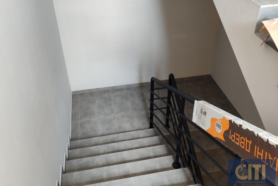 Приміщення в новому торгово-офісному центрі на Київській від 100 кв.м.