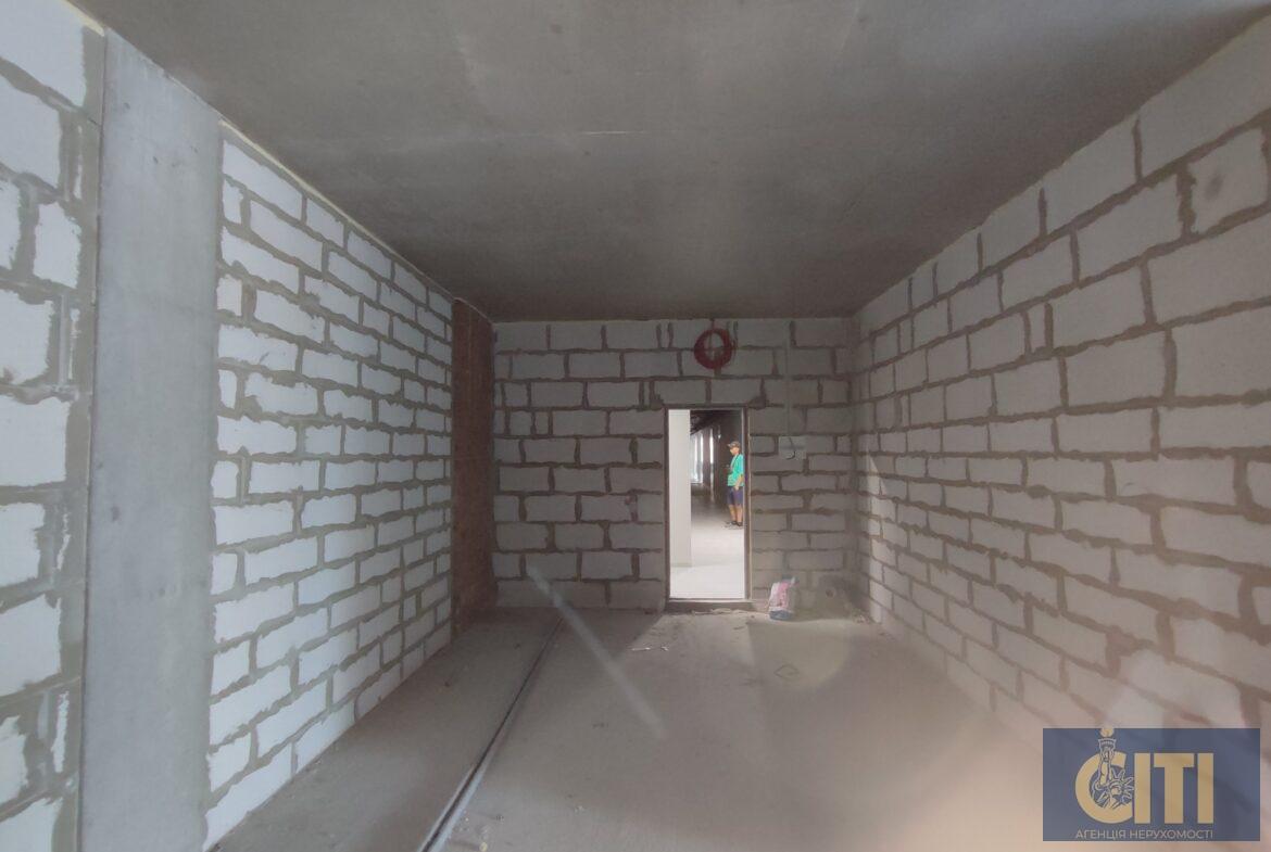 Приміщення в новому торгово-офісному центрі на Київській від 100 кв.м.