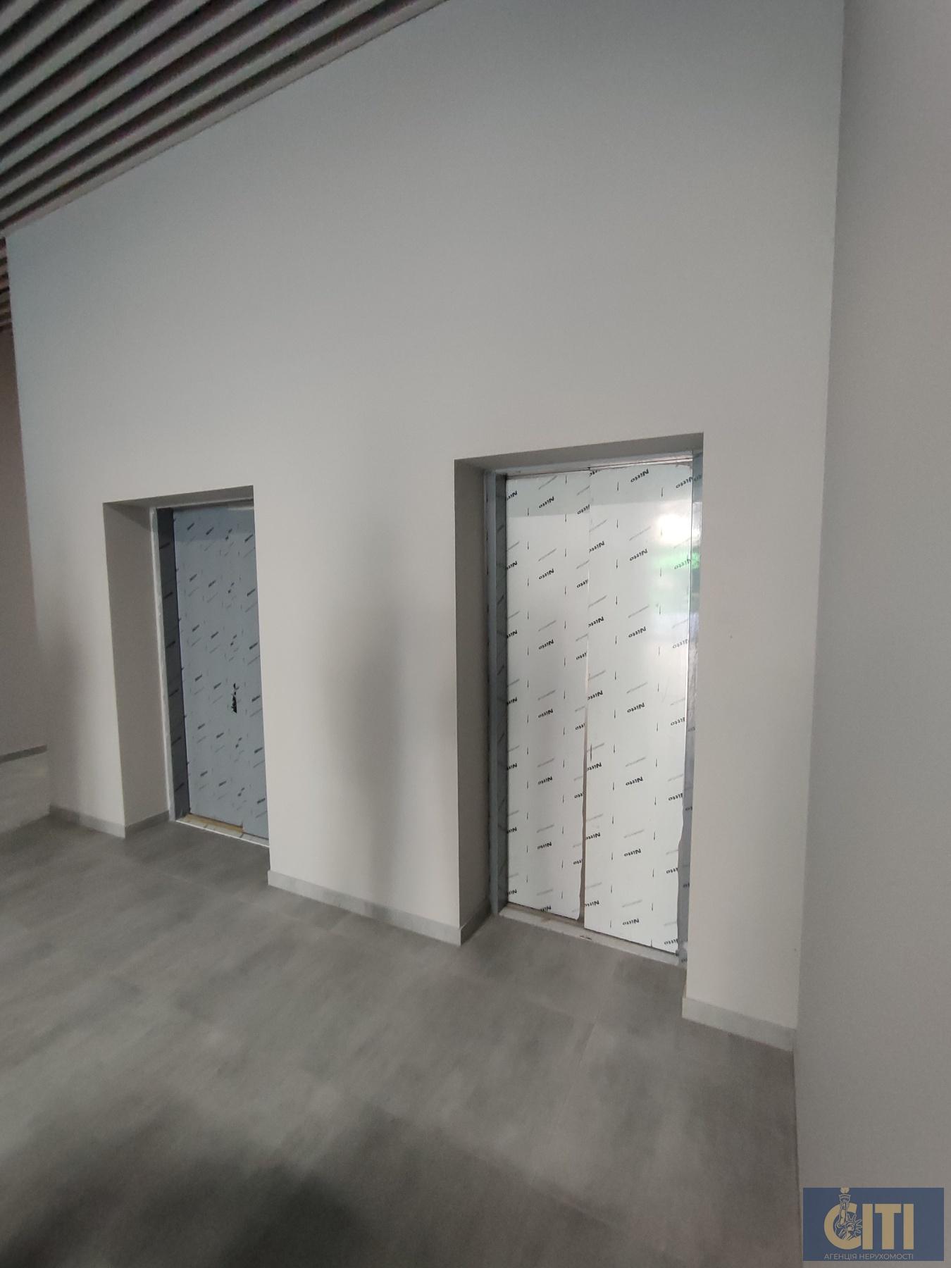 Приміщення в новому торгово-офісному центрі на Київській від 100 кв.м.