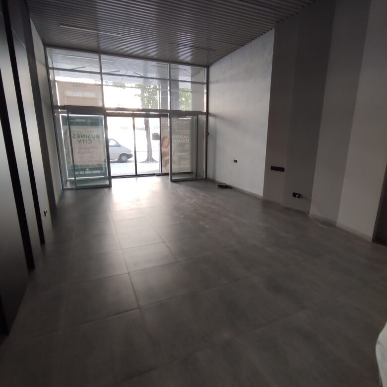 Приміщення в новому торгово-офісному центрі на Київській від 100 кв.м.