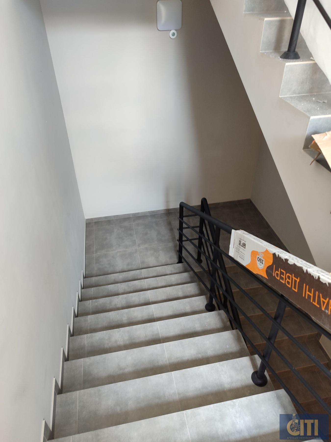 Приміщення в новому торгово-офісному центрі на Київській від 100 кв.м.