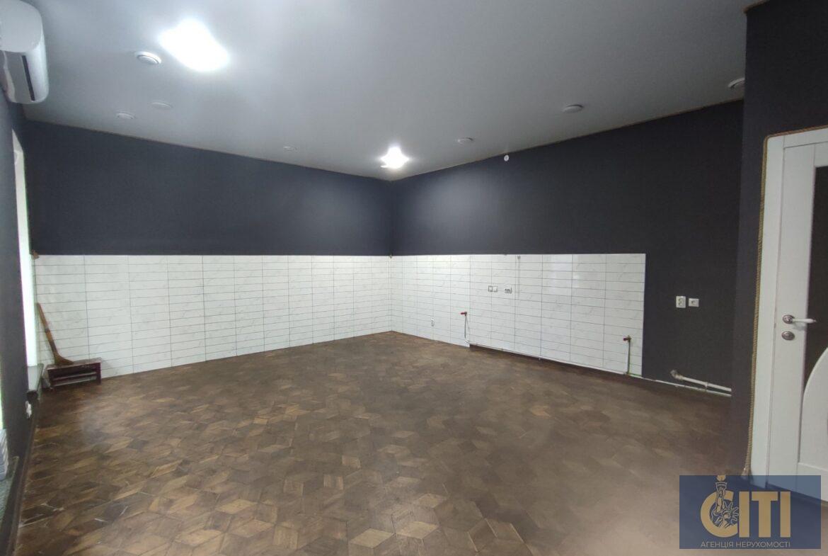 Продаж приміщення (магазин, офіс) у центрі міста, 35 кв.м