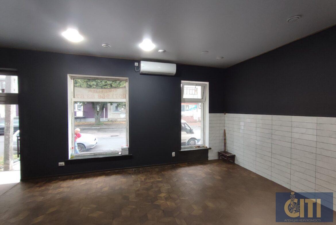 Продаж приміщення (магазин, офіс) у центрі міста, 35 кв.м