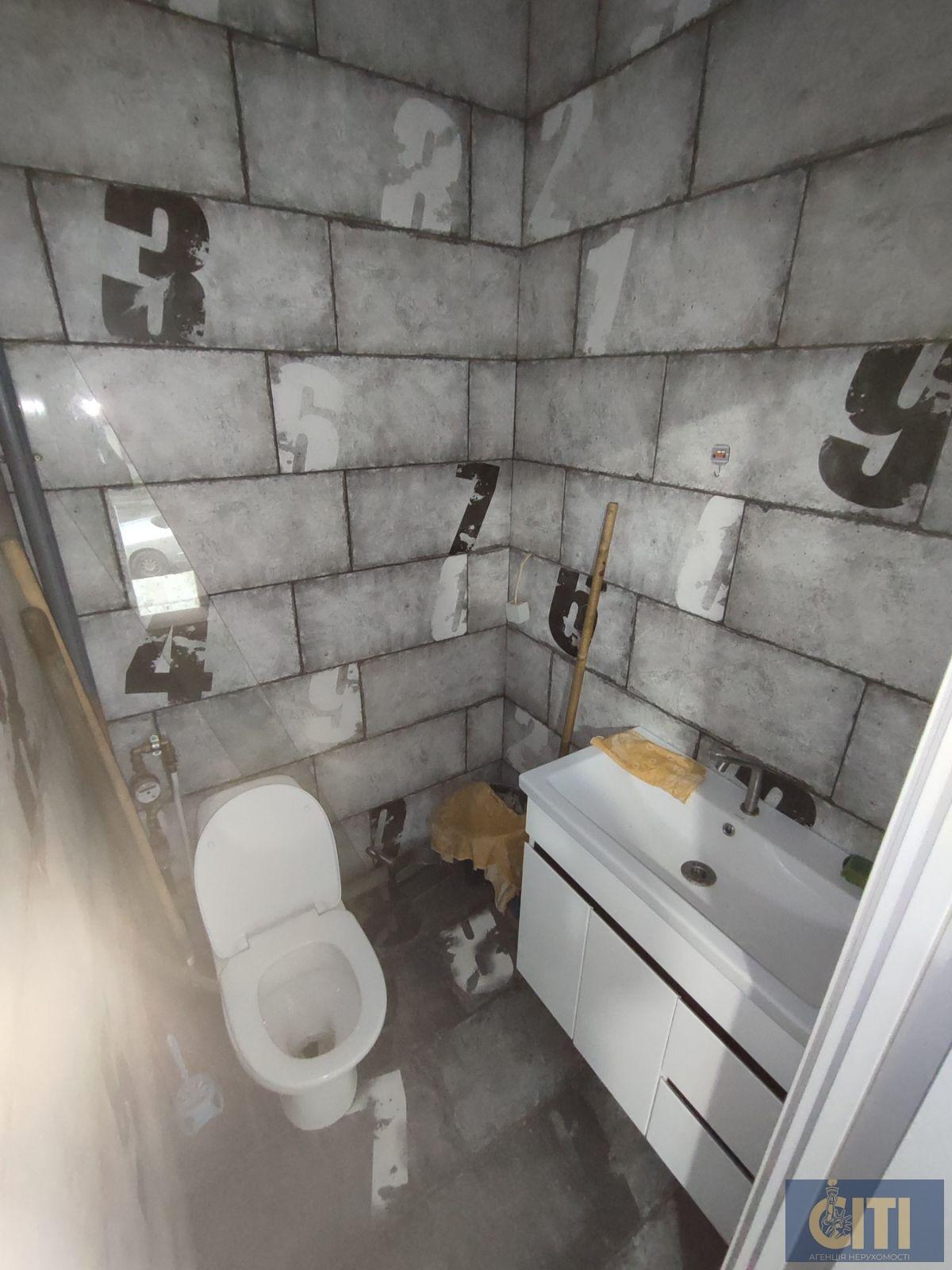 Продаж приміщення (магазин, офіс) у центрі міста, 35 кв.м