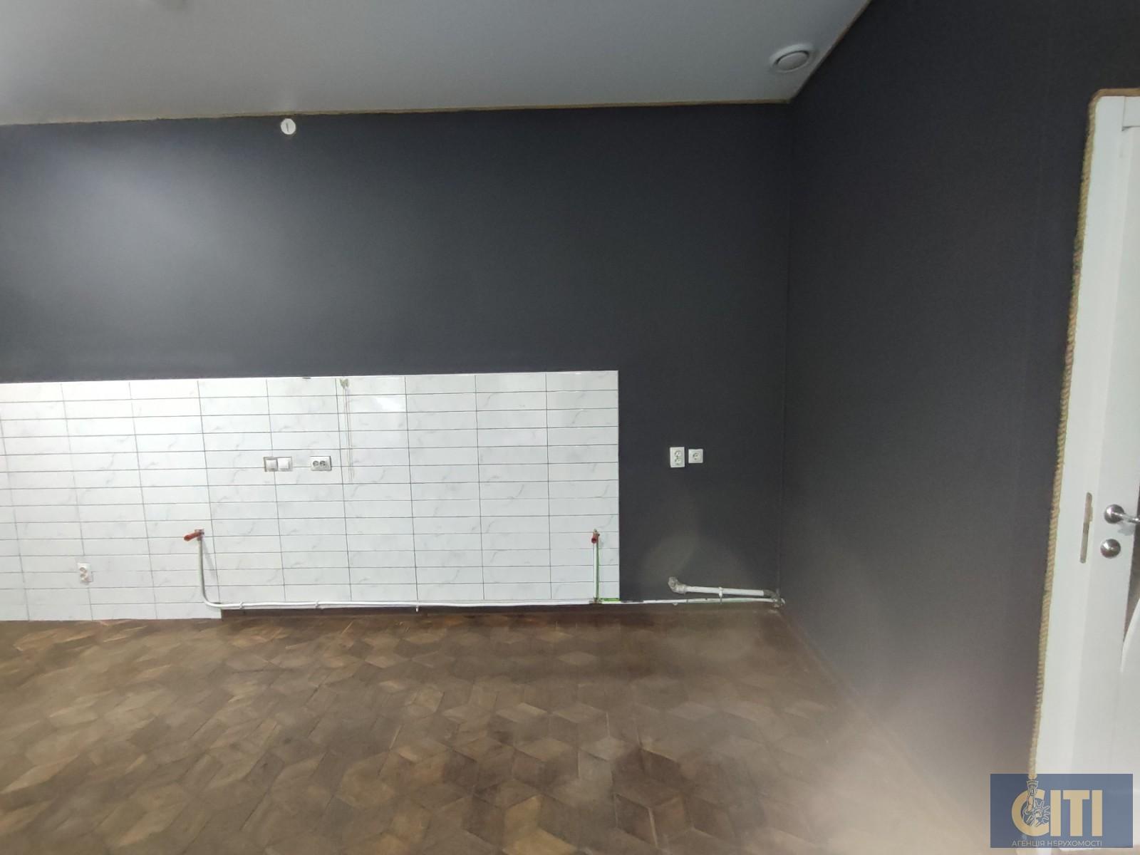 Продаж приміщення (магазин, офіс) у центрі міста, 35 кв.м