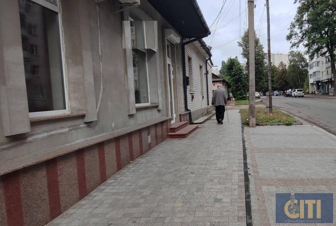 Продаж приміщення (магазин, офіс) у центрі міста, 35 кв.м