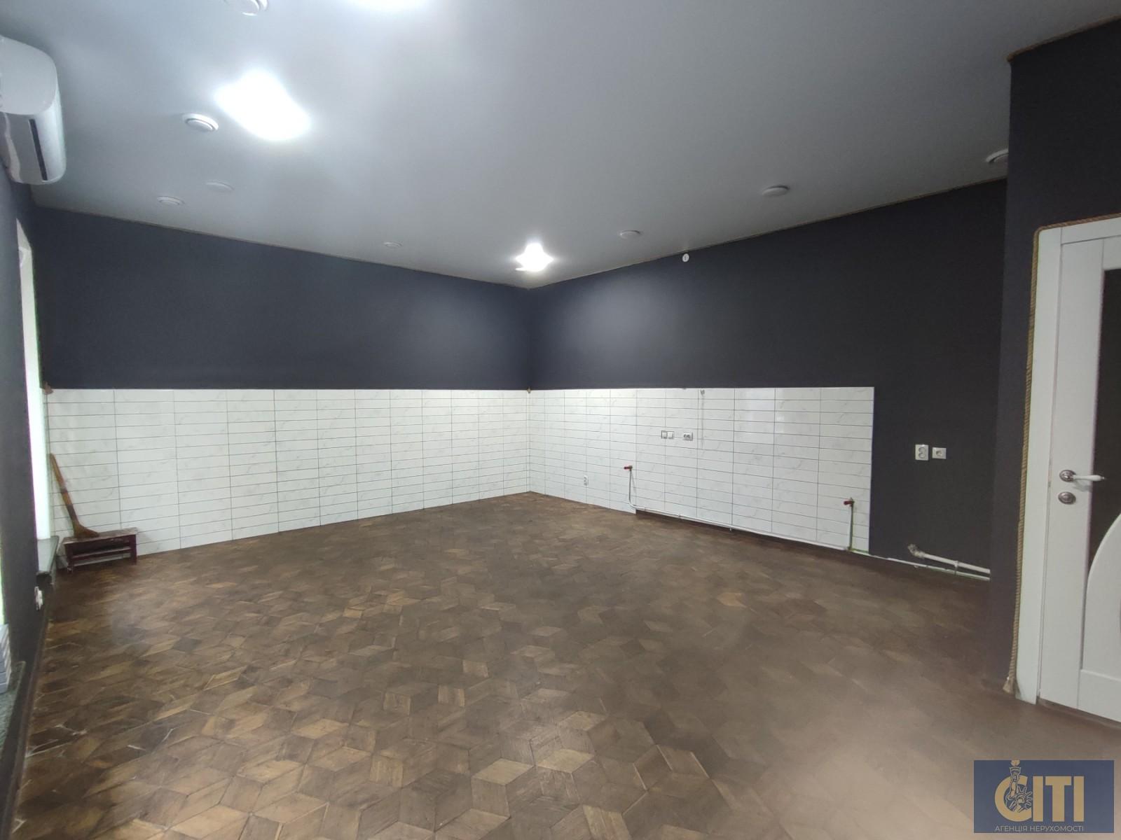 Продаж приміщення (магазин, офіс) у центрі міста, 35 кв.м