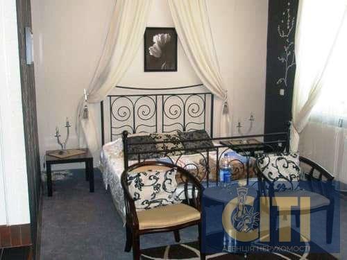 Продається готельний комплекс у районі Корбутівка, з трьох будівель, 850 кв.м.