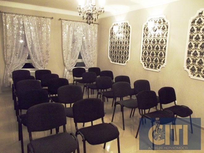 Продається готельний комплекс у районі Корбутівка, з трьох будівель, 850 кв.м.