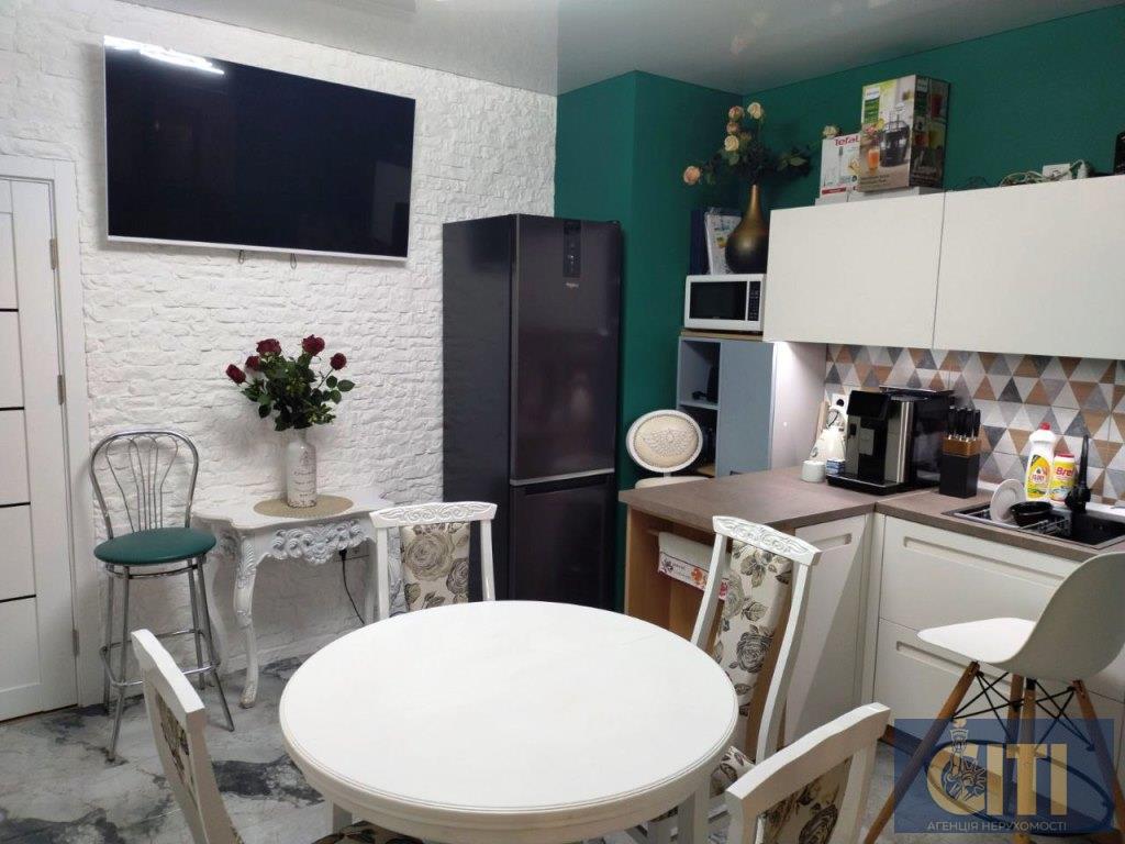 Продається готельний комплекс у районі Корбутівка, з трьох будівель, 850 кв.м.