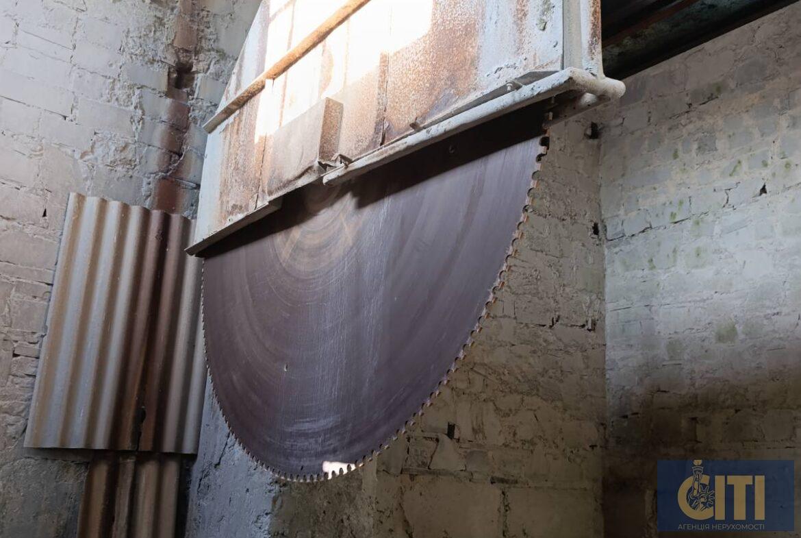 Здається в оренду промисловий комплекс з обробки каменю (ГРАНІТНИЙ ЦЕХ) у Коростишівському районі.