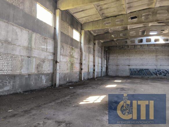 Земельна ділянка 3,2 Га + приміщення 800 кв.м. у Станишівці