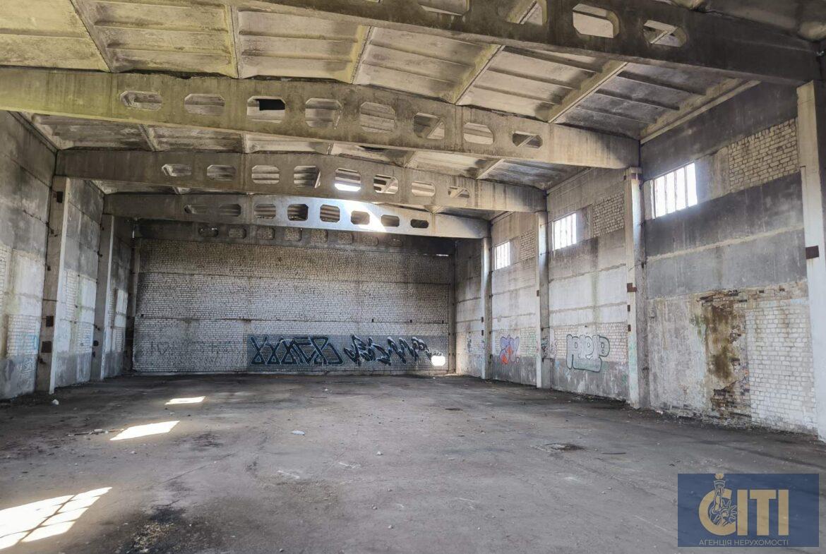 Земельна ділянка 3,2 Га + приміщення 800 кв.м. у Станишівці