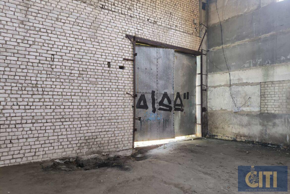 Земельна ділянка 3,2 Га + приміщення 800 кв.м. у Станишівці