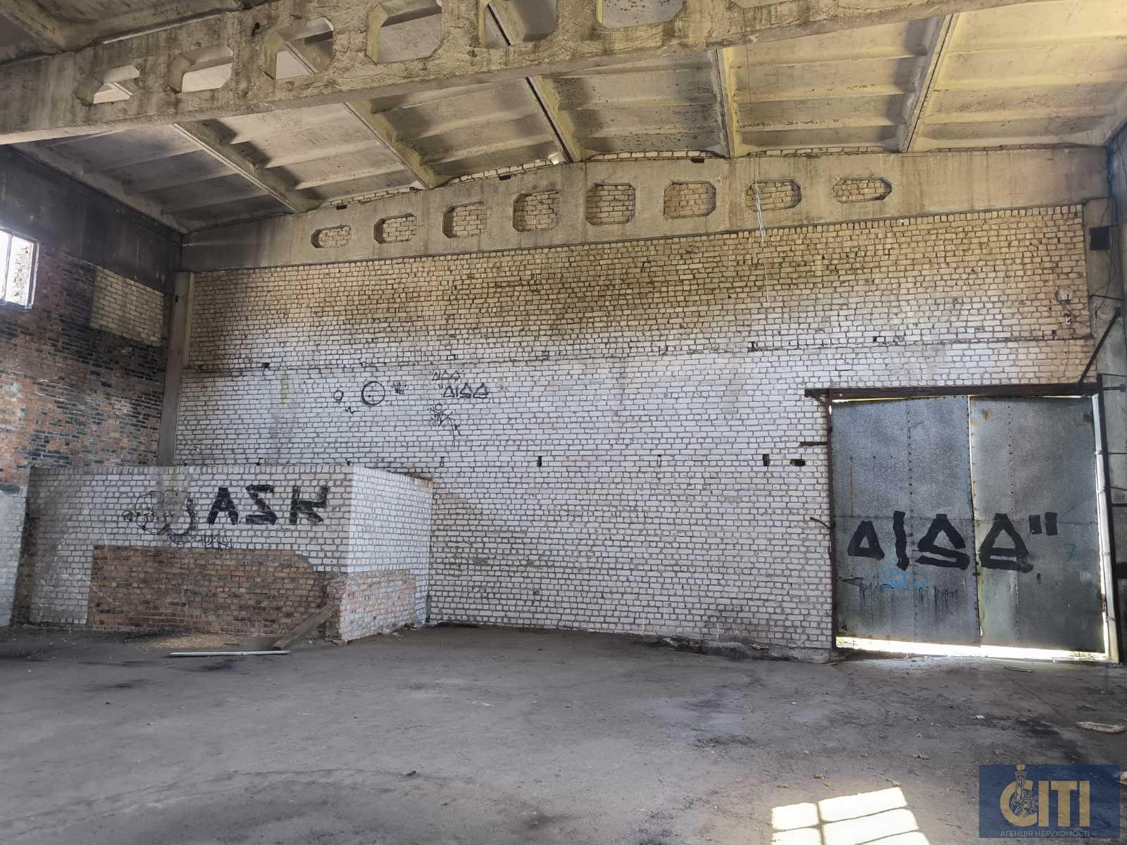 Земельна ділянка 3,2 Га + приміщення 800 кв.м. у Станишівці