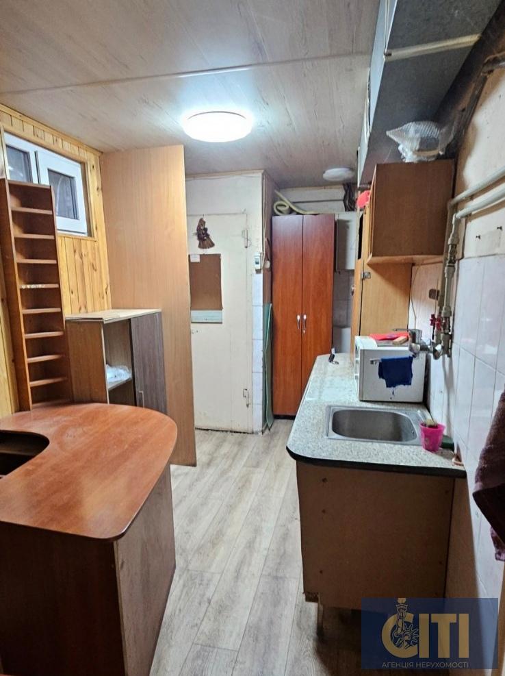 Помещение площадью 65 м² на территории Житнего рынка Приміщення площею 65 м² на території Житнього ринку