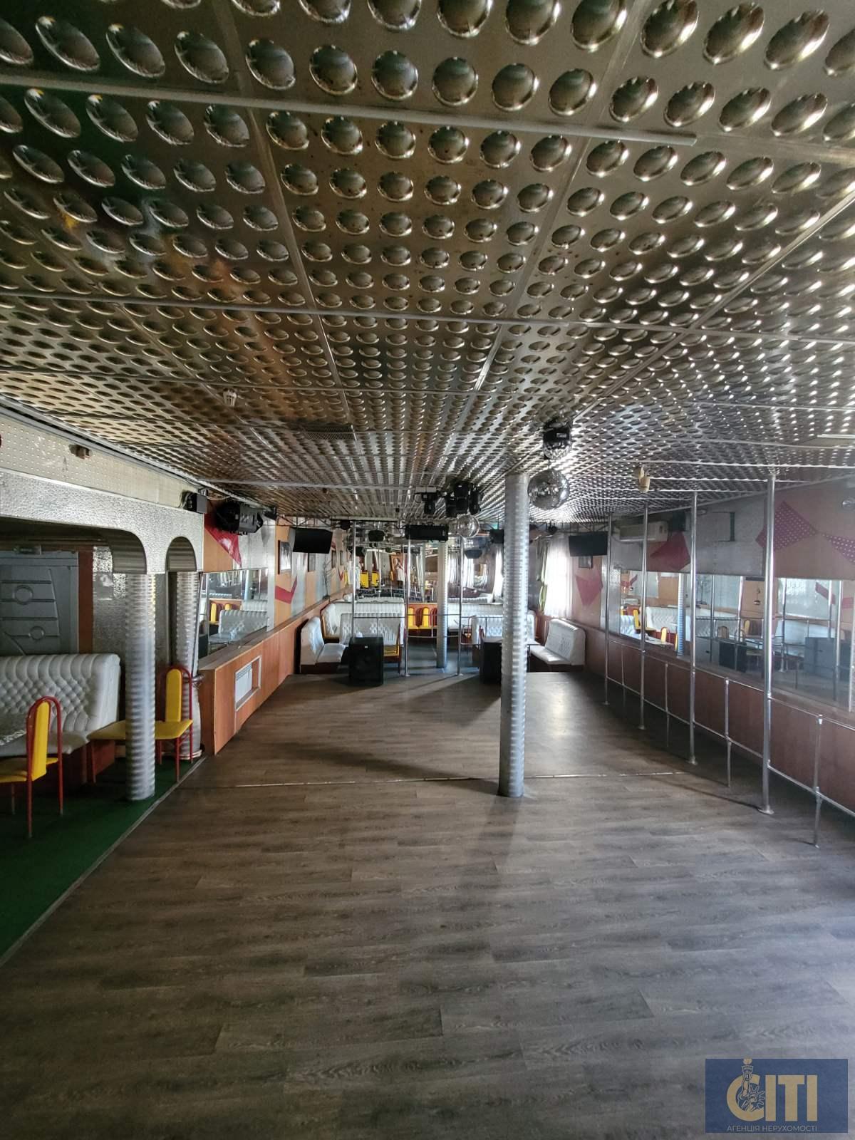 Сдается в аренду ночной клуб, расположенный в самом центре города Житомир. Здається в оренду нічний клуб, розташований у самому центрі міста Житомир.