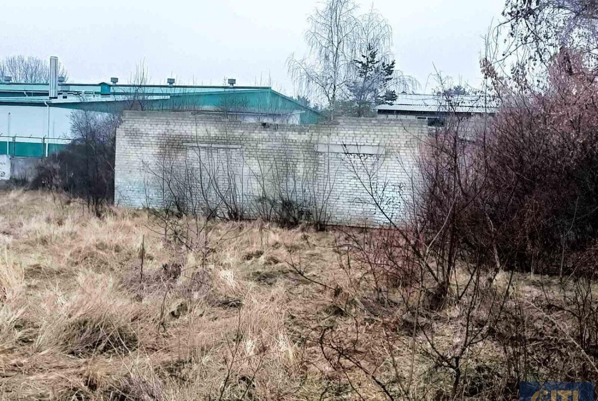 Адміністративна будівля з незавершеним будівництвом на ділянці 29 сот.